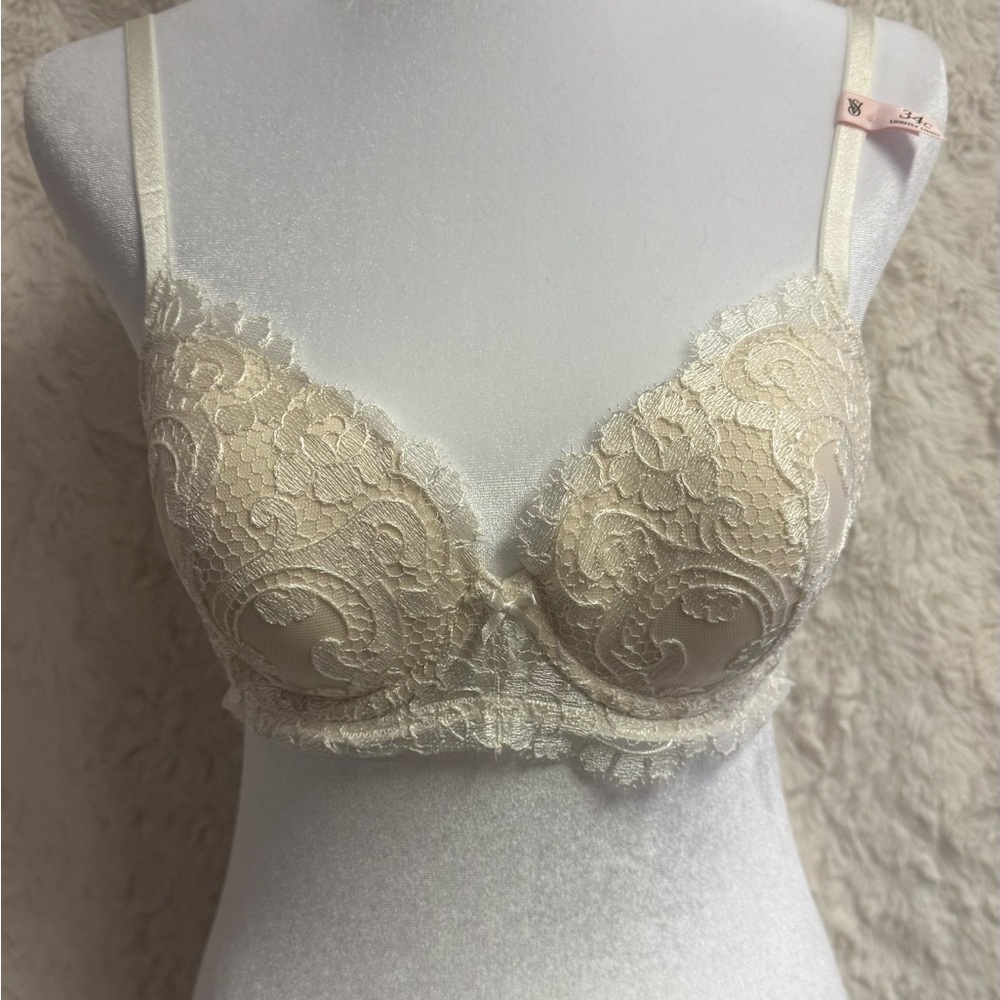Victoria’s Secret Dream Angels Boho Floral Embroidery Lightly Lined Demi Bra